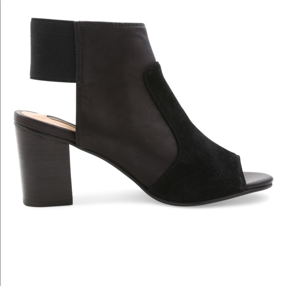 NIB Black Chunky Heel Peep Toe Cut Out Sandal - Picture 2 of 4